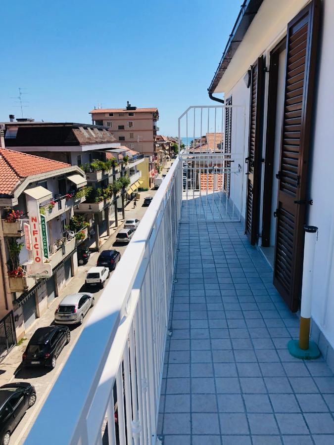 D Annunziohouse Bed & Breakfast Martinsicuro Dış mekan fotoğraf
